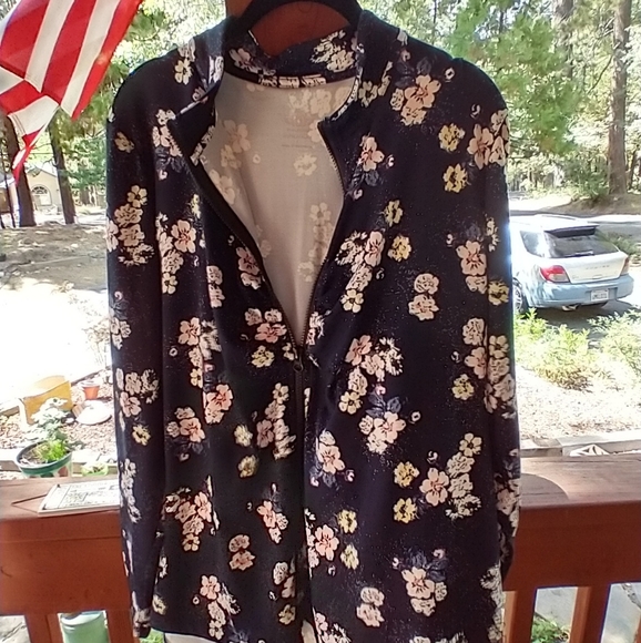 Maurices Tops - Great Condition Exercise zip up